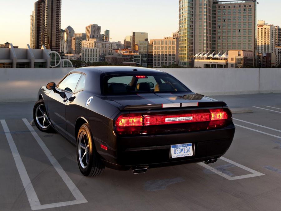  Dodge Challenger R/T 2010 года  (фото 10 из 18)